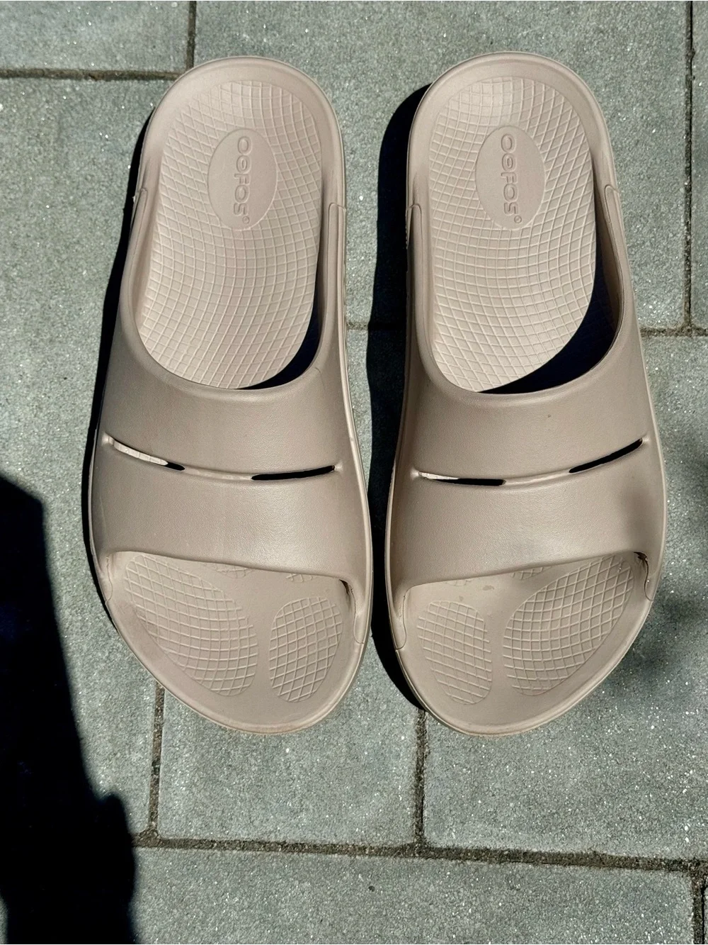 OOFOS OOAHH Men’s/Women’s Taupe Recovery Slides